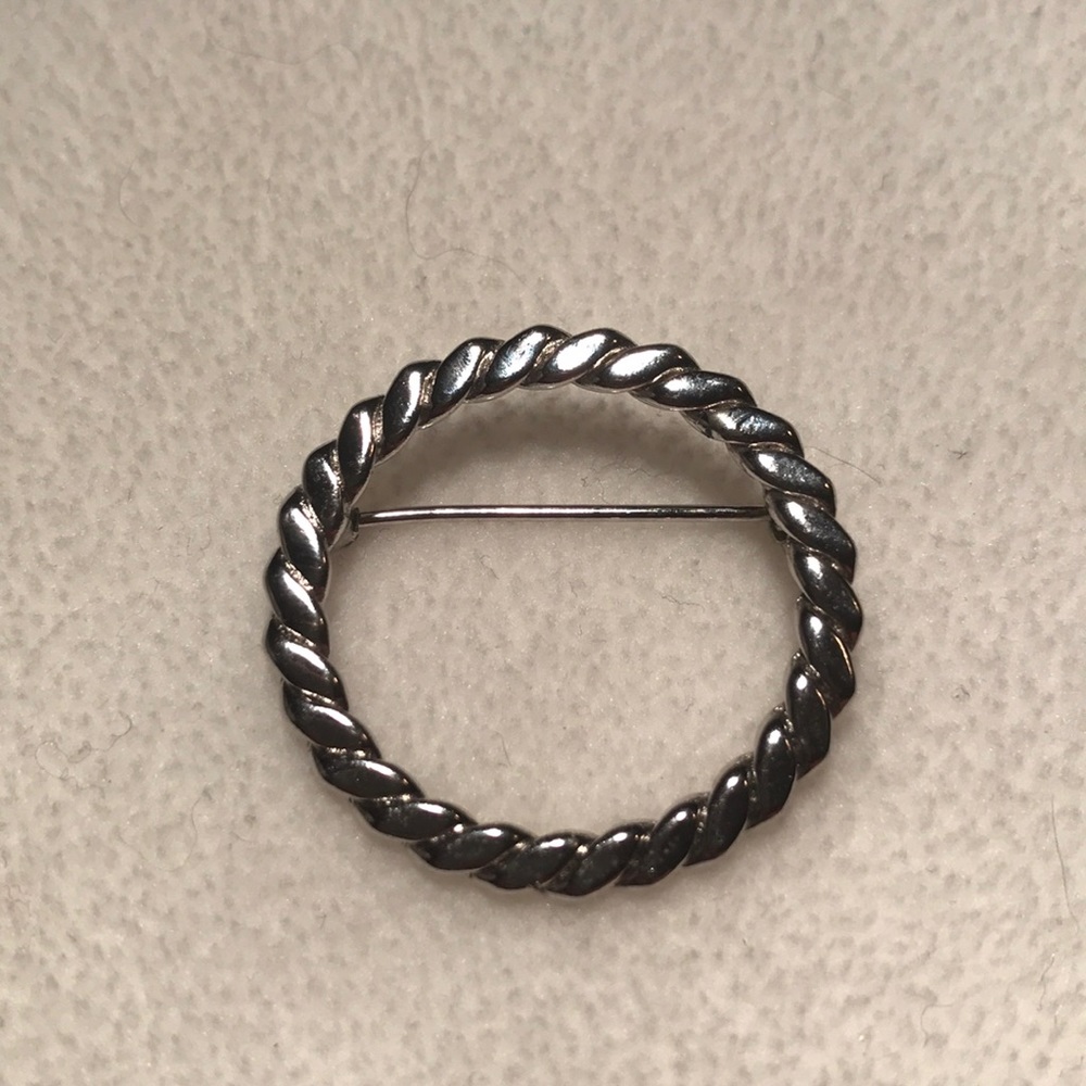 Simple Silver Plated Brooch - Picture 3 of 5